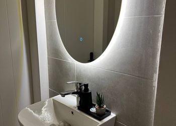 استديو بأثاث مريح وبسيط