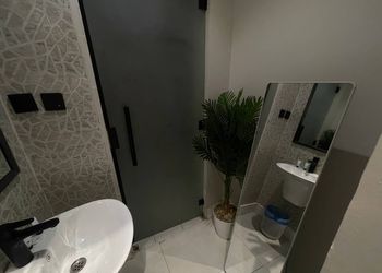 استديو بسرير ماستر وجلسة جانبية