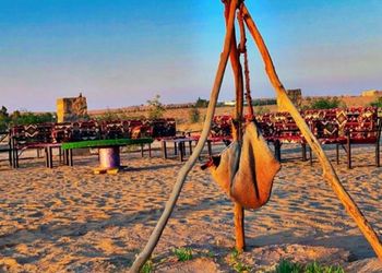 مزرعة ببيت شعر وجلسة خارجية