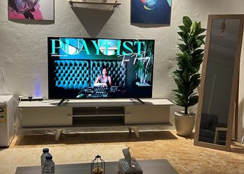 استديو بأثاث مريح وبسيط 