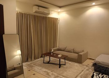 استديو بسرير فردي وجلسة جانبية