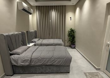 شقة بغرفتين نوم واثاث هادئ