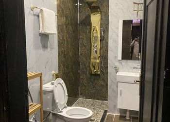 استوديو بأثاث بسيط ومريح