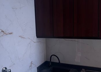 استديو بأثاث مريح وبسيط 