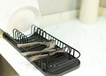 شقة بغرفة معيشة وغرفتين نوم 