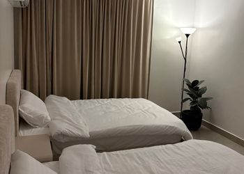 شقة بصالة أنيقة ودخول ذاتي 