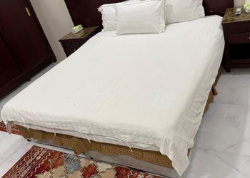 شقة بصالة وغرفة نوم