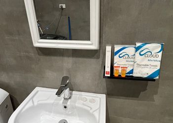 شقة بغرفة معيشة وغرفتين نوم 