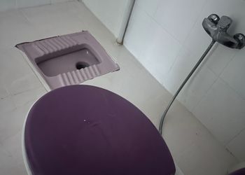 شقة بغرفة نوم واثاث هادئ