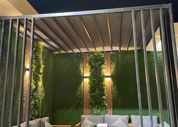 شاليه بمسطح اخضر وجلسة خارجية