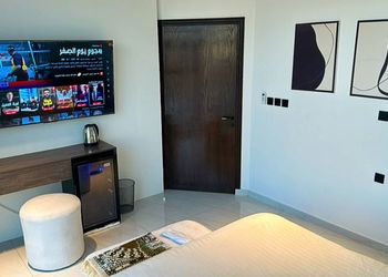 استديو بسرير ماستر  وجلسة جانبية