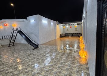 شاليه بمسبح داخلي وجلسة خارجية 
