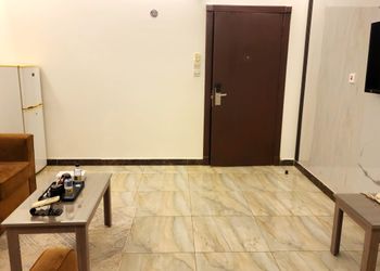 شقة بغرفة معيشة وغرفة نوم 