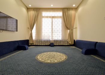 استراحة بركن شواء ومسطح اخضر