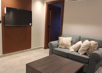 شقة بغرفة معيشة وغرفة نوم 