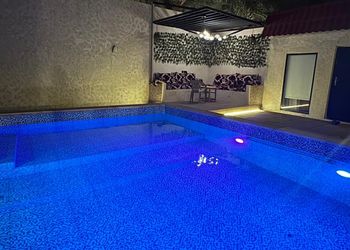 شاليه بمسطحات خضراء 