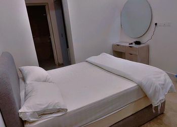 شاليه بمسطح اخضر وجلسة خارجية 