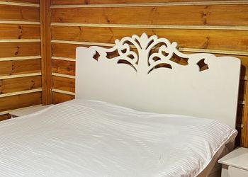 كوخ بثلاث غرف نوم ومسبحين