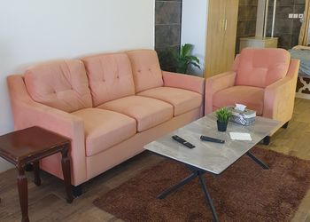 استديو بفناء خارجي ومدخل سيارة 