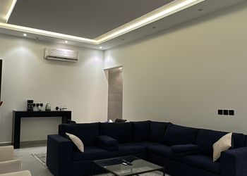 شقة بغرفة معيشة وغرفة نوم 