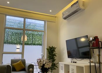 شقة فاخرهـ ببلكونة علوية وشرفة