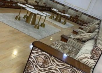 استراحة بمسطح اخضر وجلسه خارجيه