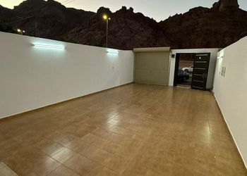 استديو بسرير ماستر وأثاث مريح 