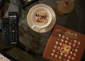 شقة بصالة أنيقة ودخول ذاتي