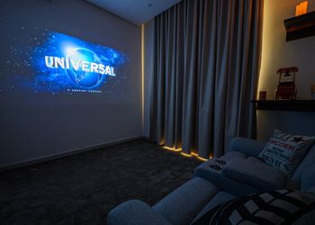 شقة بغرفة معيشة وغرفتين نوم 