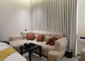 استديو بسرير ماستر وجلسة جانبية 