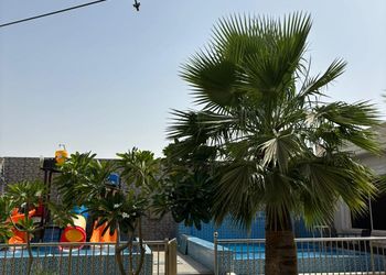 شاليه بجلسة خارجية وأجواء ممتعة 