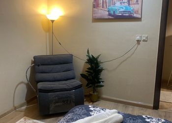 شقة بغرفة معيشة وغرفتين نوم 