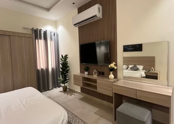 استديو بسرير ماستر وجلسة جانبية 