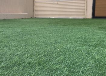 كوخ بمجلس مطل على المسبح 
