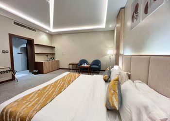 استديو بسرير ماستر وجلسة جانبية