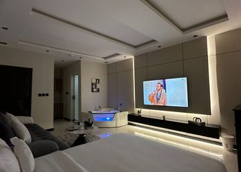 استديو بسرير ماستر وجلسة جانبية