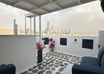 استديو بسرير ماستر وجلسة خارجية 