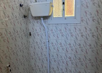 شقة بغرفة جلوس وغرفتين نوم 