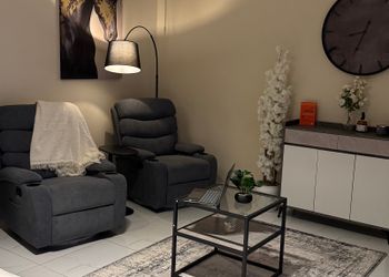 استديو بسرير ماستر وجلسة جانبية
