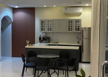 شاليه بمسبح خارجي وألعاب اطفال 