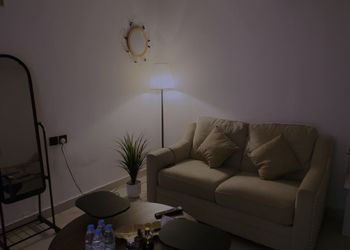 استديو بسرير ماستر وجلسة جانبية
