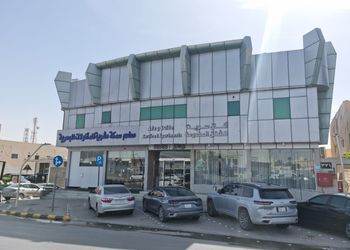 غرفة نوم بسرير ماستر