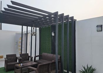 شاليه بجلسة خارجية و ألعاب مائية 