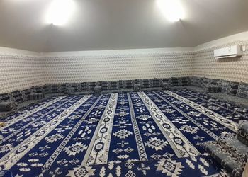 شاليه بملعب كرة طائرة ومسبح