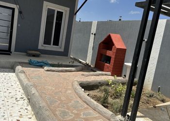 شاليه بغرفة نوم وفناء خارجي