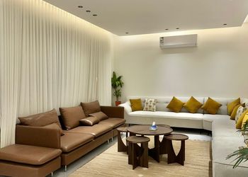 شاليه بمسطح اخضر ومسبح 