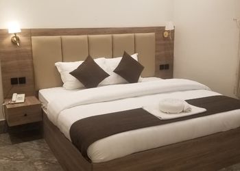 استديو بسرير ماستر وجلسة جانبية 