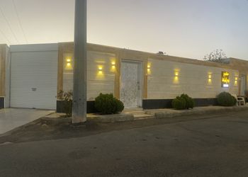 شالية بمجلس مطل على المسبح 
