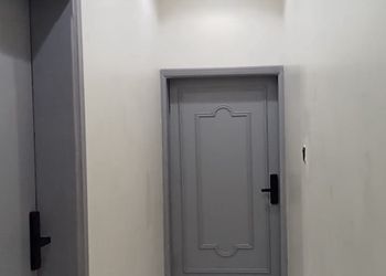 استديو بأثاث مريح وبسيط 