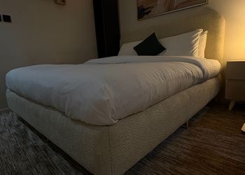 استديو بسرير ماستر وجلسة جانبية 